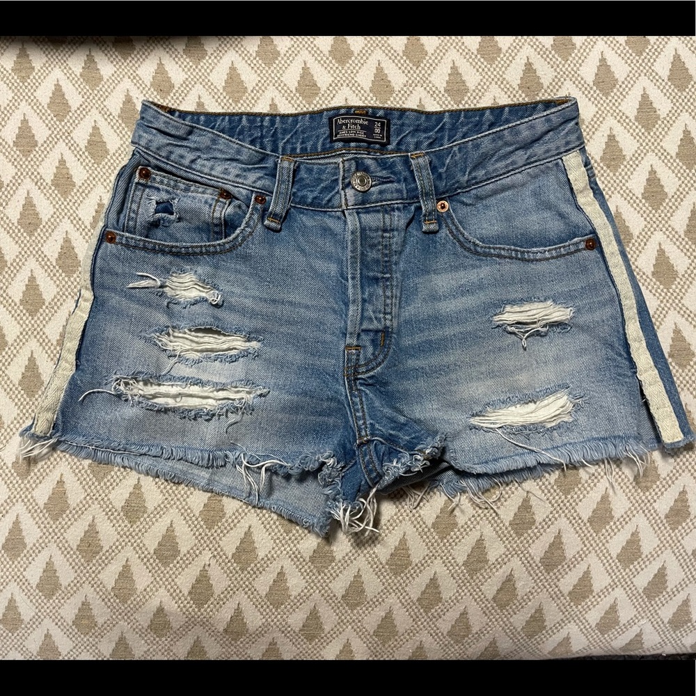 Abercrombie Low Rise Boyfriend Short - 24